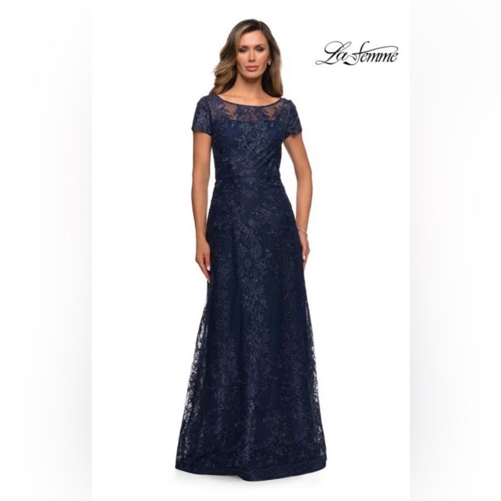 La Femme Mother of the Bride Navy Lace Gown Sz12
Rhinestone Formal Evening Dress